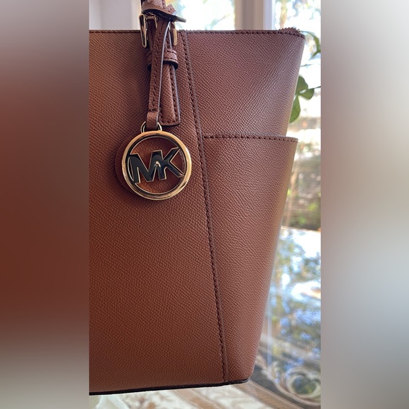 Michael Kors Brown Saffiano Leather Jet Set Top Zip -/Includes original Dust bag - Picture 2 of 15